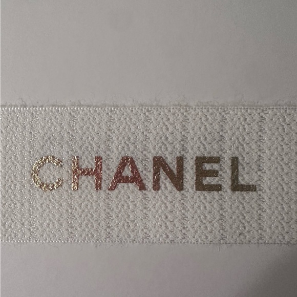 New Chanel Empty Holiday Gift Box with Camilla Flower - Picture 3 of 3